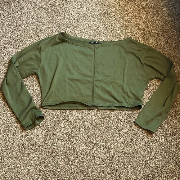 Fashion Nova Tops - Fashion Nova green cropped sweater